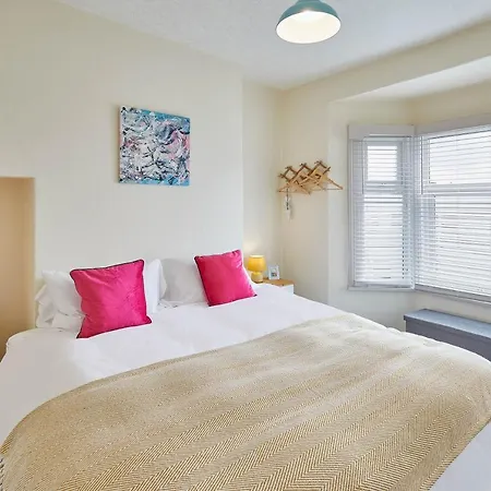 Host & - The Gallery