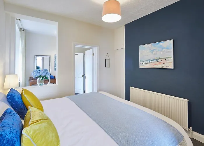 Host & - The Gallery *