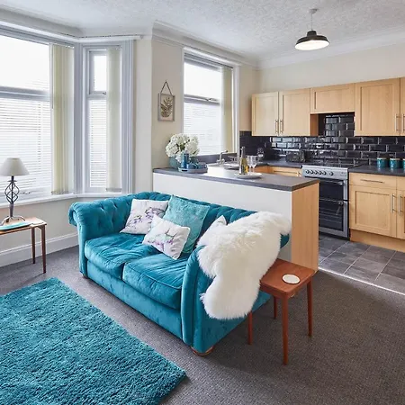 Host & - The Gallery *