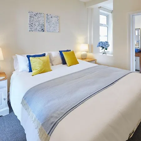 Host & - The Gallery سكرابورو